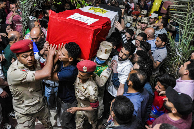 Mourners and soldiers carry the casket of one of 11 Egyptian soldiers killed in an attack claimed by the Daesh group in the Sinai Peninsula. (AFP)