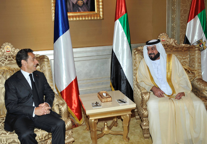 Sheikh Khalifa bin Zayed al-Nahayan (R) meeting with his French counterpart Nicolas Sarkozy at Al-Mushrif presidential palace in Abu Dhabi on May 26, 2009. (AFP)