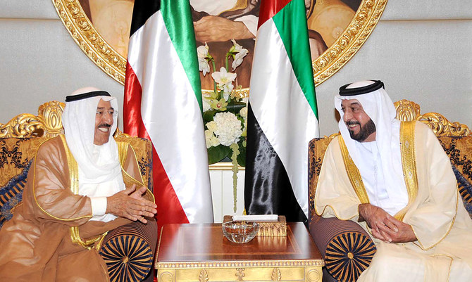 Sheikh Khalifa meeting with Kuwaiti Emir Sheikh Sabah al-Ahmed al-Sabah in Abu Dhabi on Oct. 6, 2009. (AFP)