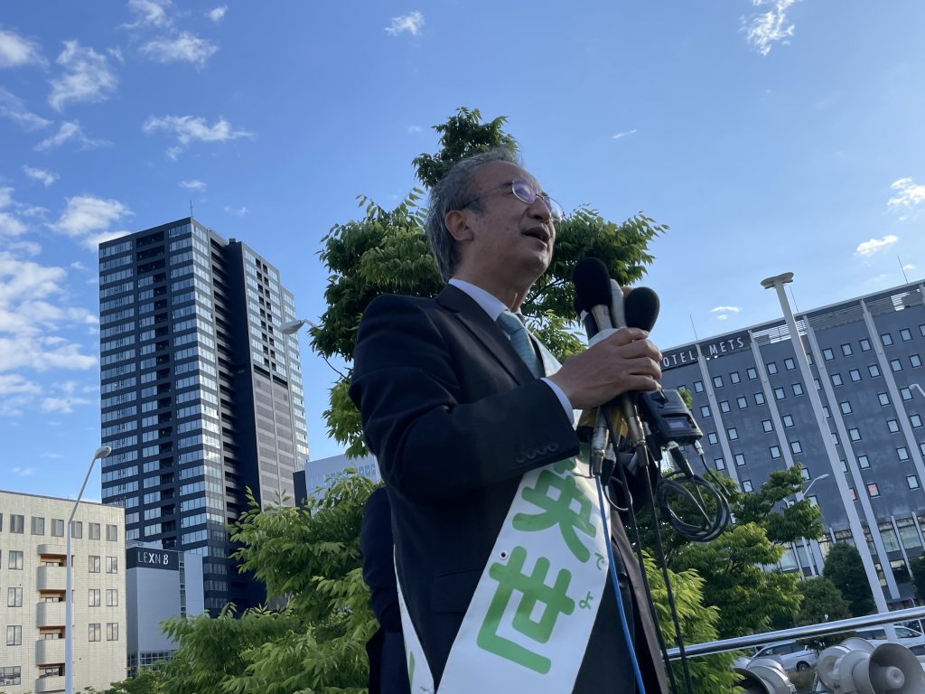 The governor of Japan's Niigata prefecture Hideyo Hanazumi gives a speech. (Twitter/@hideyohanazumi)