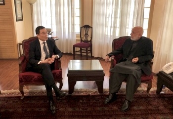 Okada also exchanged views with Hamid Karzai, the former President of Afghanistan. (MOFA)