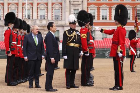 Japan's Prime Minister Fumio Kishida (front), followed by Britain's Prime Minister Boris Johnson, reviews the Guard of Honour in Westminster, following their meeting at 10 Downing Street, in London, on May 5, 2022. (AFP)