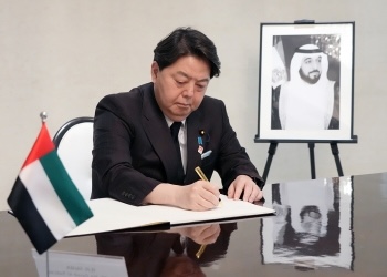 Japanese Foreign Minister Yoshimasa Hayashi signing the the condolence book in honor of the president of the UAE Sheikh Khalifa bin Zayed Al Nahyan. (MOFA)