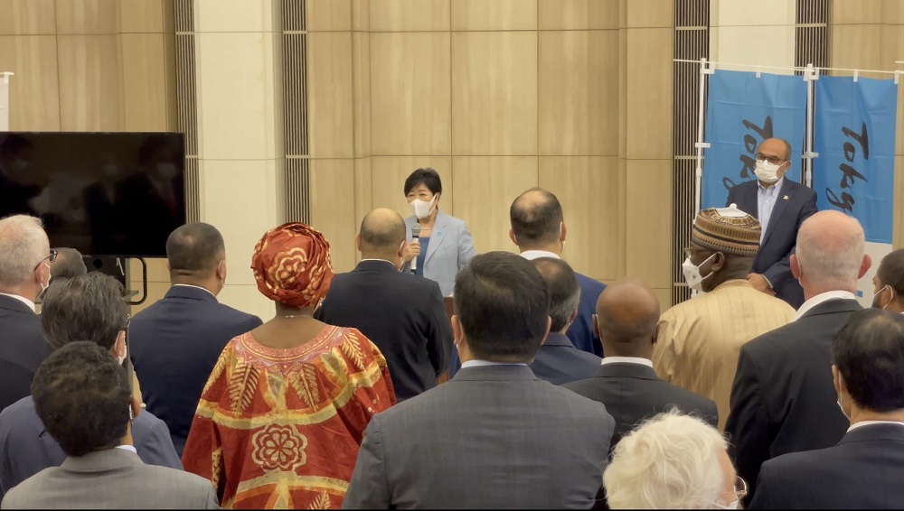 Tokyo Governor KOIKE Yuriko speaks to the heads of diplomatic missions to Japan while the Palestinian Ambassador Waleed Siam (right) listens. (ANJ)