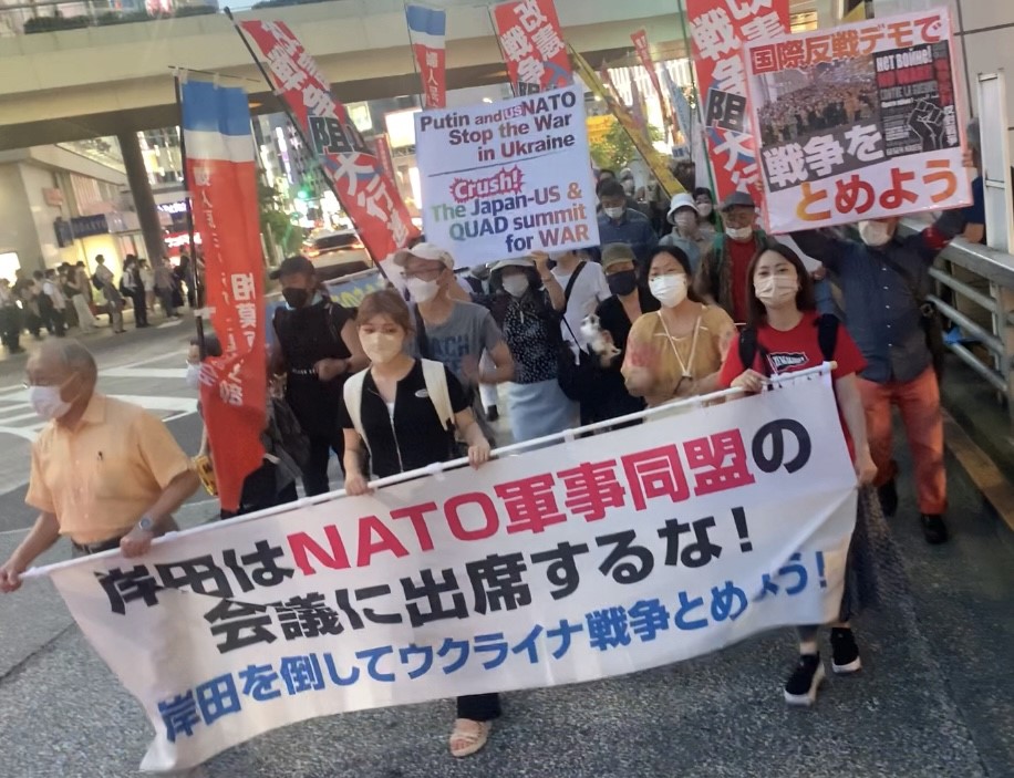 Nearly 200 students and trade unionists marched on Tuesday in the Shinjuku district of Tokyo to protest against the G7 summit and Japan's participation in a meeting of NATO. (ANJ/ Pierre Boutier)