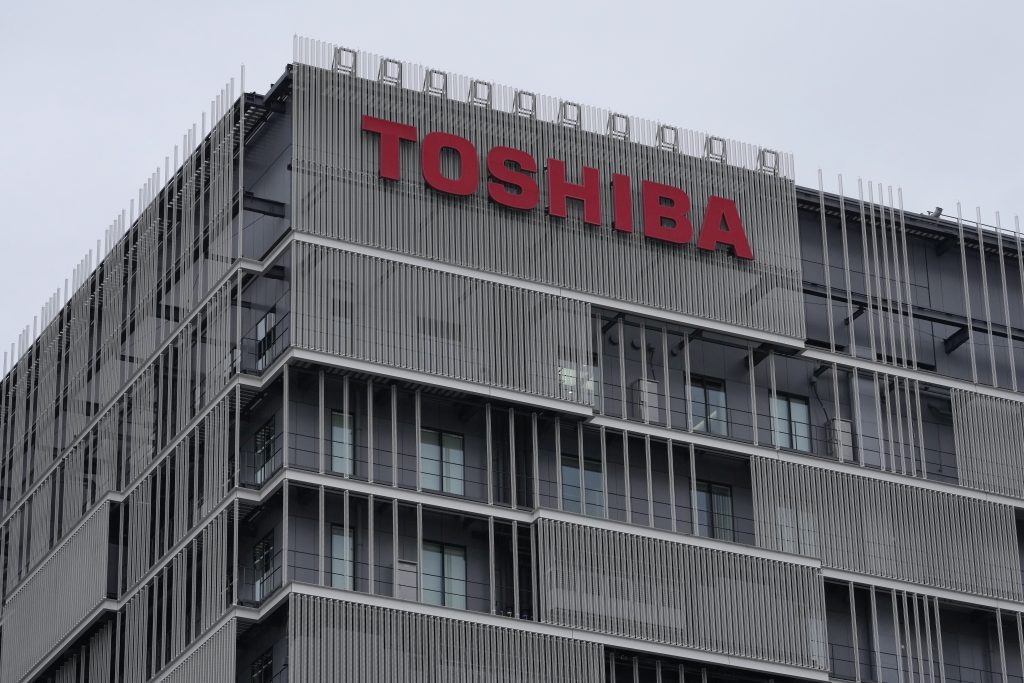 The logo of Toshiba Corp. is seen at a company's building in Kawasaki near Tokyo, Feb. 19, 2022. (File photo/AP)