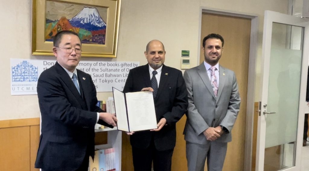 Dean Takumi Moriyama of University of Tokyo (left), Omani Ambassador Dr. Mohamed Said Al Busaidi and Mana Al-Kathiri, the deputy head of mission. (ANJ photo)