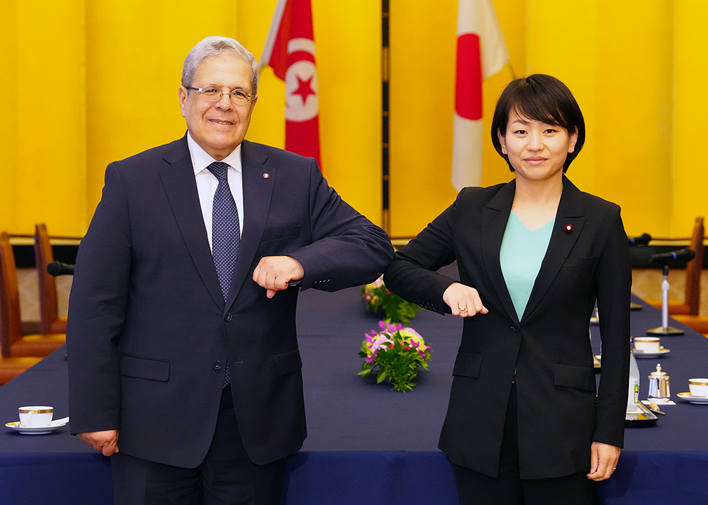 Tunisian Foreign Minister Othman Jerandi and Japan's Deputy Foreign Minister Takako Suzuki. (MOFA)