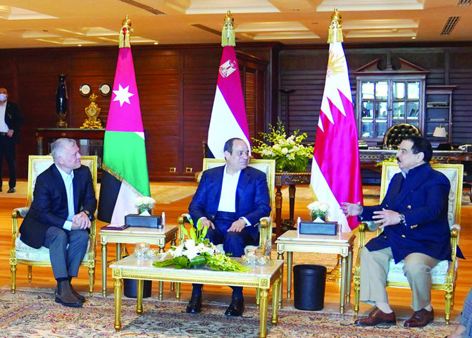 Egypt’s President Abdel Fattah El-Sisi (C), Bahrain’s King Hamad bin Isa Al-Khalifa (R) and Jordan’s King Abdullah hold talks in Sharm El-Sheikh on Sunday. (Petra)