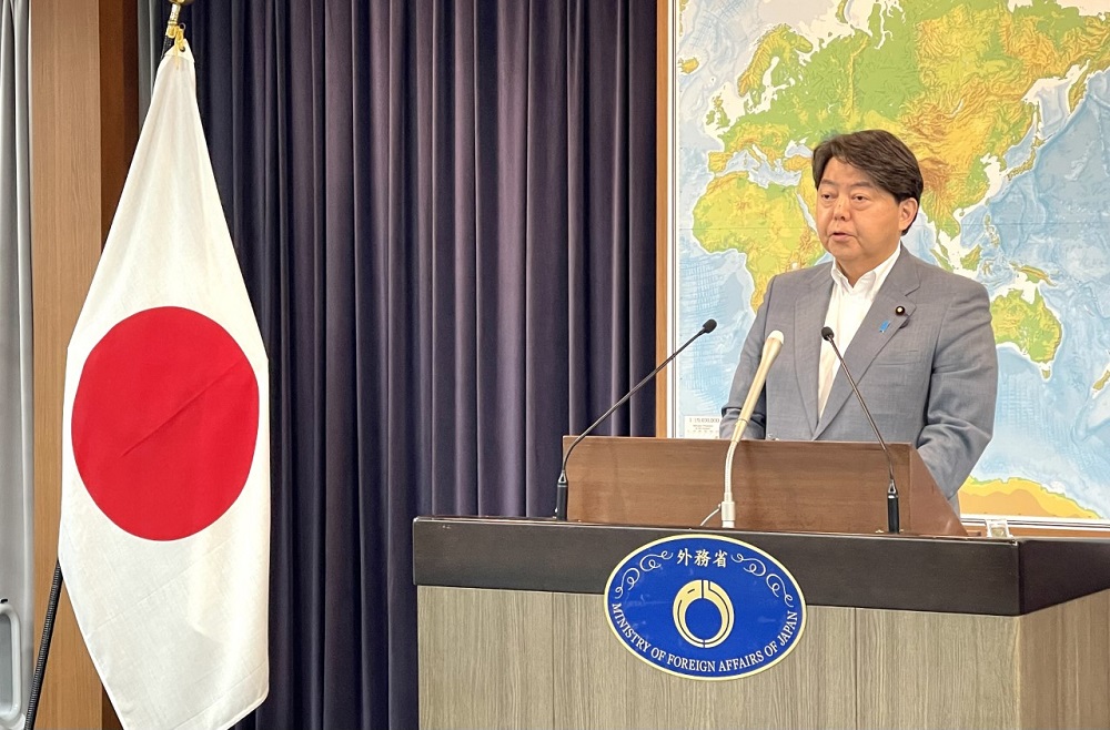 Japan’s Foreign Minister, Yoshimasa Hayashi, seen speaking at a press conference held at the ministry on Tuesday, May 31. The ministry announced on Wednesday that Hayashi tested positive for Covid-19. (ANJ photo).