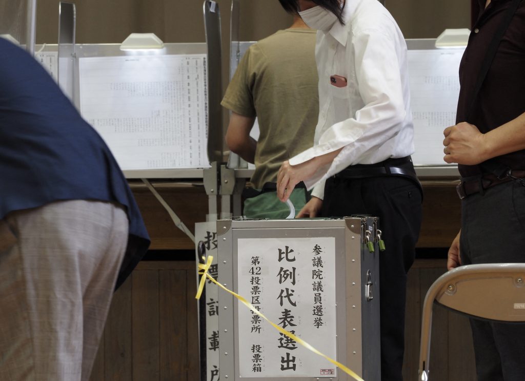 A total of 545 people ran in the election--367 in prefectural constituencies and 178 under the proportional representation system. (AFP)