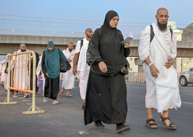 Hundreds of thousands of pilgrims arrived in Mina early Thursday morning for Tarwiyah. (AN Photo/Basheer Saleh)