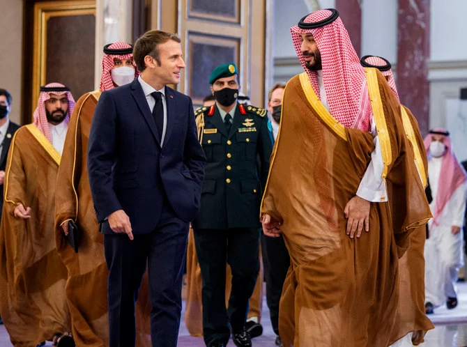 French President Emmanuel Macron welcomes Saudi Crown Prince Mohammed bin Salman in Paris on Thursday. (AFP)