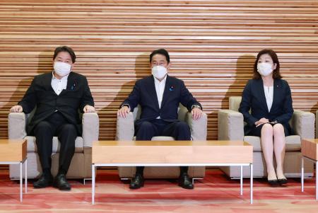 Japan's Prime Minister Fumio Kishida (centre) and his cabinet members attend a meeting at the prime minister's office in Tokyo on July 22, 2022. (Photo by JIJI PRESS / AFP)