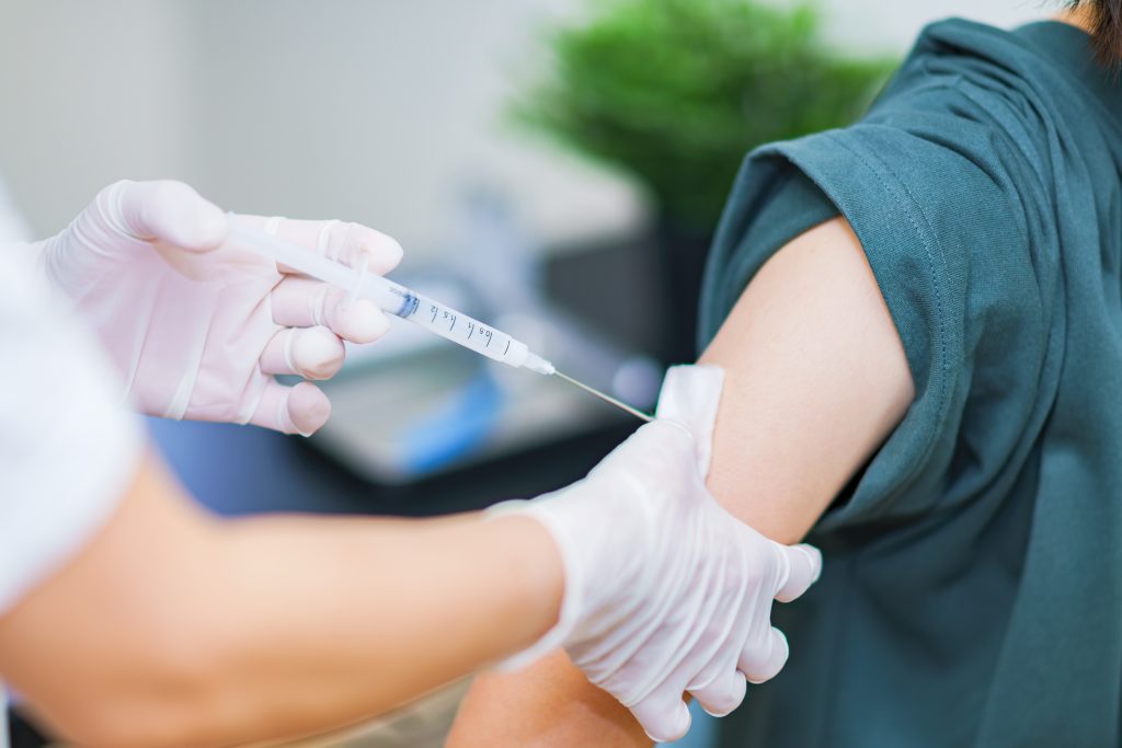 The governors also called for expanding the scope of people eligible for fourth vaccine shots. (Shutterstock)