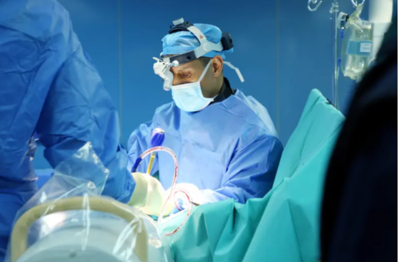 Dr. Firas M. Husban performing the VBT surgery at Burjeeel Hospital, Dubai. (Burjeel Hospital)