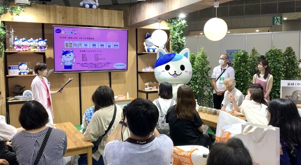 The Japan Drugstore Show, one of the biggest exhibitions of its kind in Asia, has opened in Tokyo with nearly 400 companies participating. (ANJ)