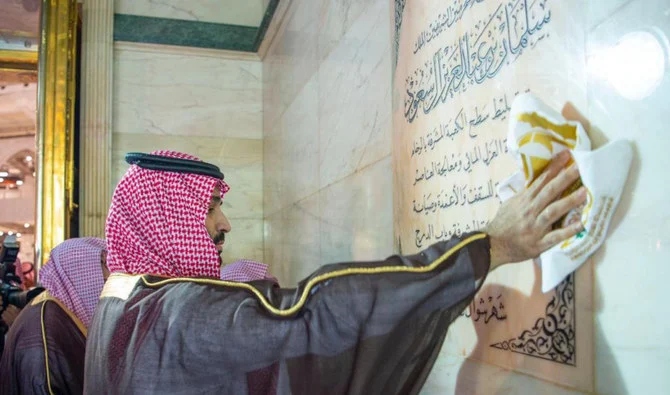 Senior officials also participated in washing the Kaaba. (SPA)