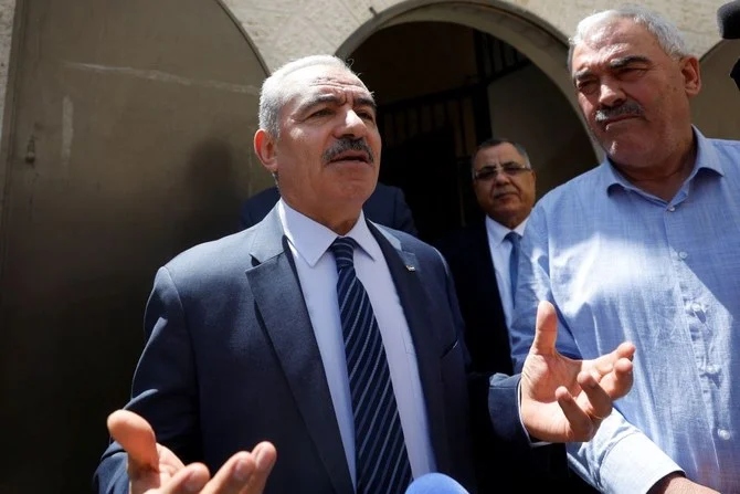 Palestinian PM Mohammad Shtayyeh speaks to the media outside the offices of Al-Haq, Ramallah, Israeli-occupied West Bank, Aug. 18, 2022. (Reuters)