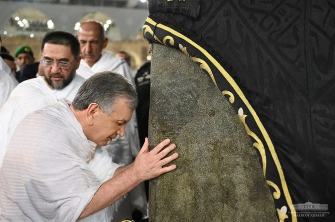 The President of the Republic of Uzbekistan Shavkat Mirziyoyev performs Umrah. (@president_uz)