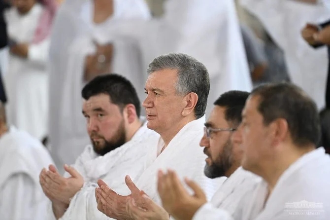 The President of the Republic of Uzbekistan Shavkat Mirziyoyev performs Umrah. (@president_uz)