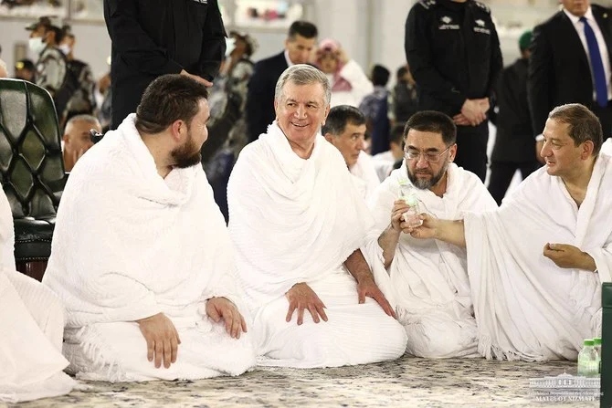 The President of the Republic of Uzbekistan Shavkat Mirziyoyev performs Umrah. (@president_uz)