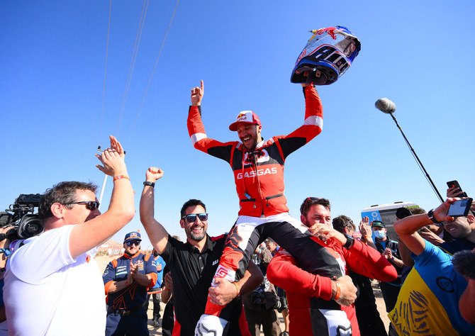 British biker Sam Sunderland and his team celebrate their victory after winning the Dakar Rally 2022, at the end of the last stage between Bisha and Jeddah on Jan. 14, 2022. (AFP)