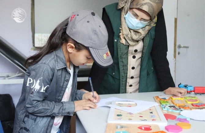 Reham received a number of individual psychological support sessions at the center, where she was encouraged to draw, write and play with geometrical shapes. (KSrelief)
