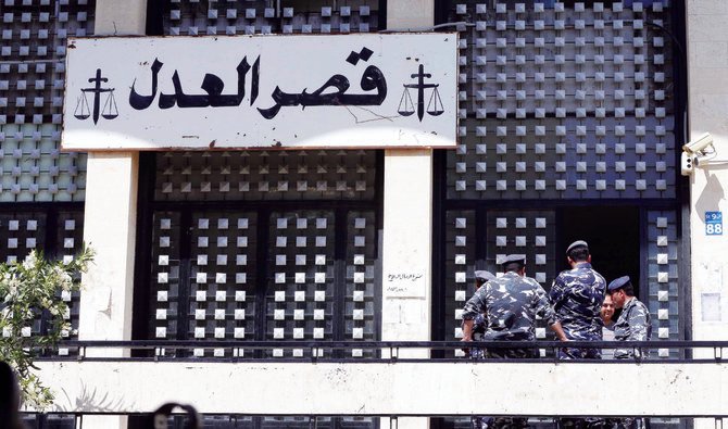 Justice palaces lack all work components. Judges complain of the lack of electricity, non-functioning elevators and the absence of stationery. (Reuters/File)