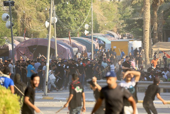 Supporters of Iraqi populist leader Moqtada al-Sadr clash with supporters of the Coordination Framework, a group of Shi'ite parties, at the Green Zone in Baghdad, Iraq August 29, 2022. (Reuters)