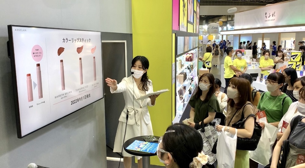 The Japan Drugstore Show, one of the biggest exhibitions of its kind in Asia, has opened in Tokyo with nearly 400 companies participating. (ANJ)