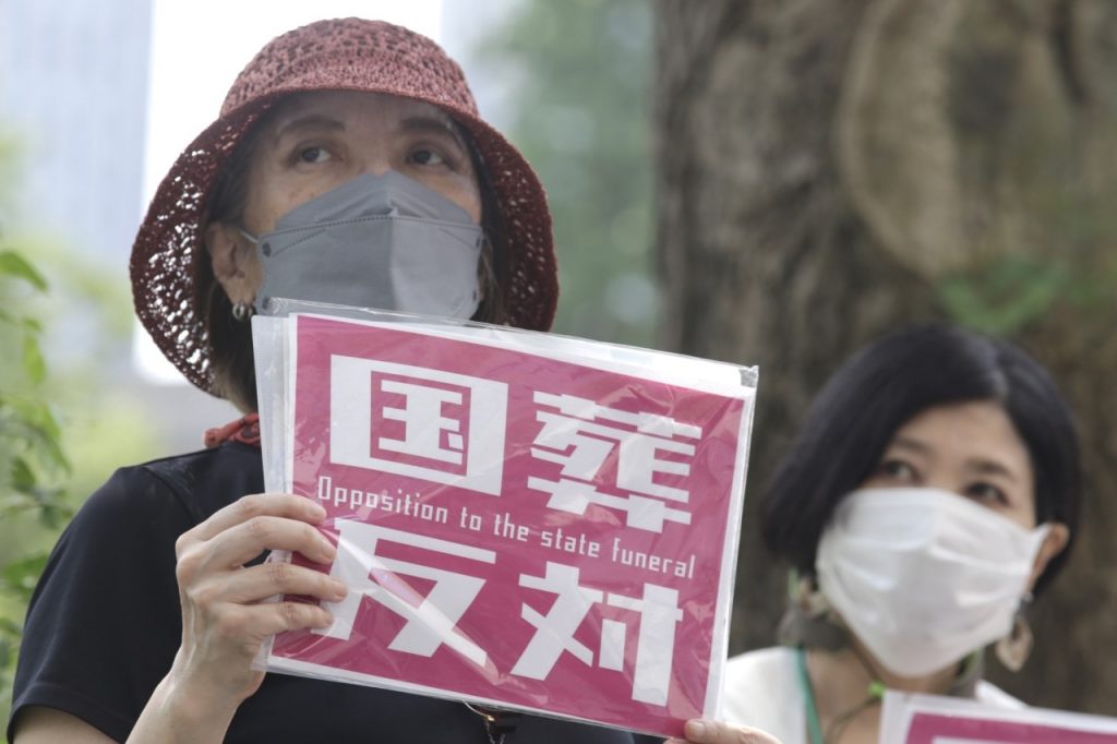 Protesters gathered in front of the Parliament (Diet) building on Wednesday to oppose the state funeral of assassinated former Prime Minister Shinzo Abe. (ANJ/ Pierre Boutier)