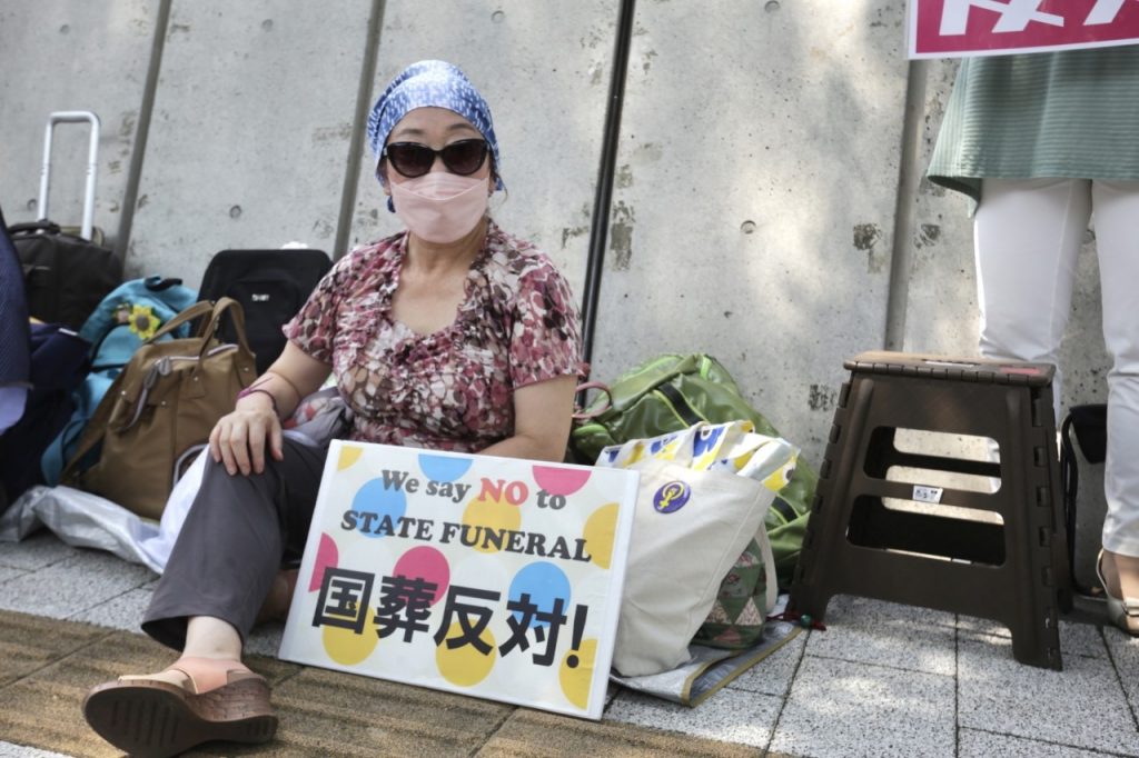 Protesters gathered in front of the Parliament (Diet) building on Wednesday to oppose the state funeral of assassinated former Prime Minister Shinzo Abe. (ANJ/ Pierre Boutier)