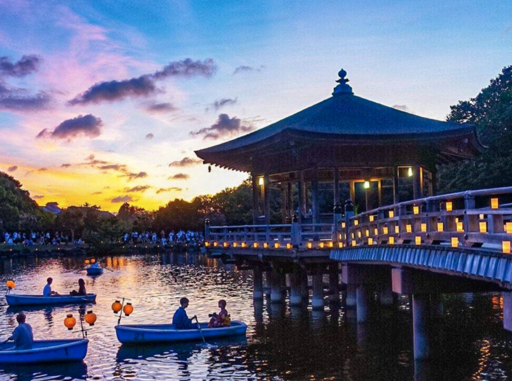 The event lights up various buildings in Nara Park, including its many UNESCO World Heritage sites (Instagram: Japan Travel)