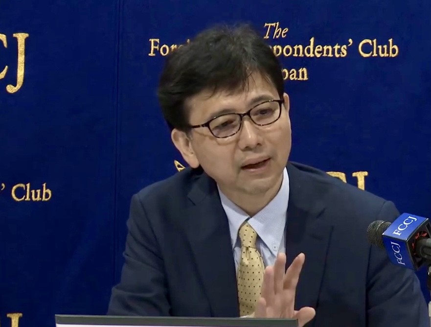 Cabinet Secretary for Public Affairs SHIKATA Noriyuki speaks at a press conference. (ANJ)