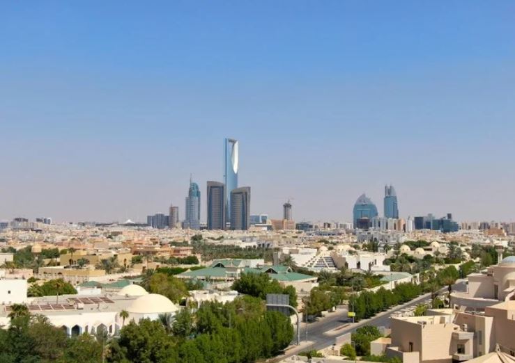 A man fired a machine gun ‘indiscriminately’ in a public place in a governorate near Riyadh. (File/Shutterstock)