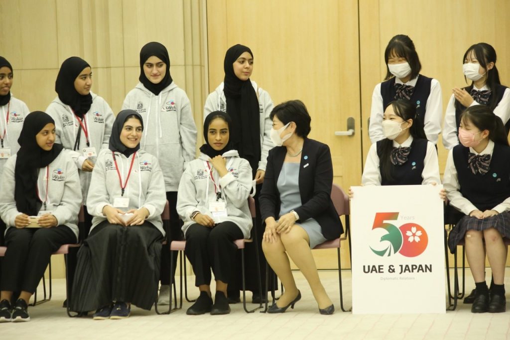 The meeting with the governor included 10 students from the UAE and 10 from Japan and took place at the Tokyo Metropolitan Government Building. (ANJP)