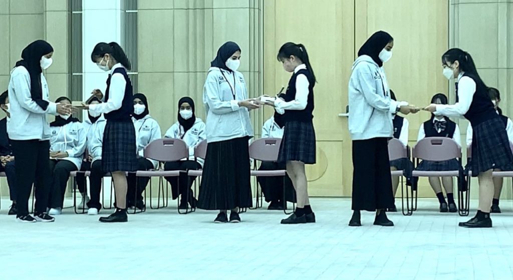 The meeting with the governor included 10 students from the UAE and 10 from Japan and took place at the Tokyo Metropolitan Government Building. (ANJP)