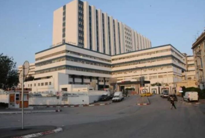 Memmiche went to the Tunis military hospital on Monday to commend the men for their ‘patriotism and sense of duty’. (website/TAP)