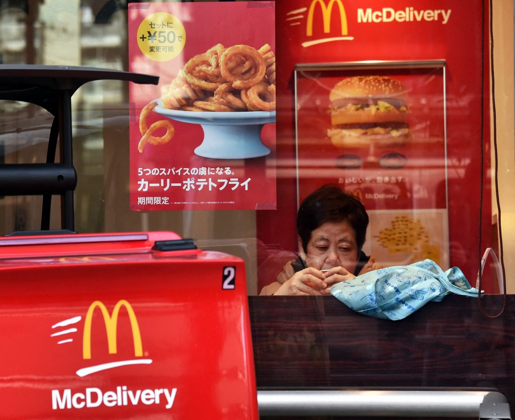 The price will be raised to 150 yen from the current 130 yen for the Hamburger, to 410 yen from 390 yen for the Big Mac and to 220 yen from 200 yen for the Egg McMuffin. (AFP)