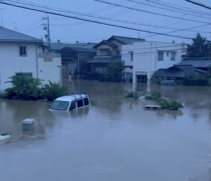 A vehicle is partially submerged in flood water in the aftermath of a heavy storm, in Shizuoka, Shizuoka Prefercture, Japan Sep. 24, 2022. (File photo/Reuters)