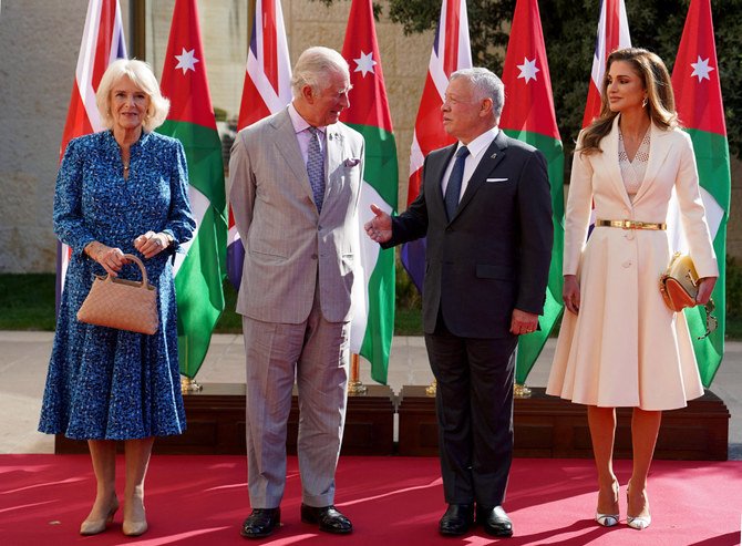 Jordan's King Abdullah II (2nd-R) and his wife Queen Rania (R) receiving Prince Charles and his wife Princess Camilla at al-Husseiniyah Palace in Amman on Nov. 16, 2021. (AFP file photo)