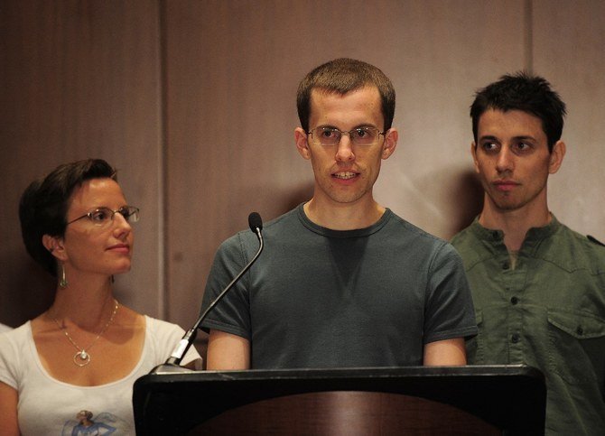 From left: Sarah Shourd, Shane Bauer and Josh Fattal meet the press in New York on Sep. 25, 2011 after their release from prison and arrival from Iran. (AFP file photo)