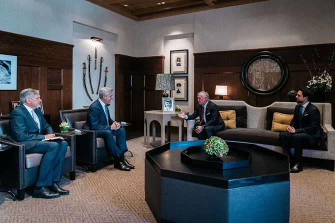 Jordan’s King Abdullah receives UN High Commissioner for Refugees Filippo Grandi at Al Husseiniya Palace. (Petra)