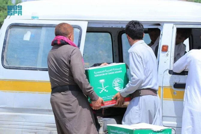 KSRelief distributed over the weekend 119 tons and 840 kilograms of food baskets as part of its food security project this year. (SPA)