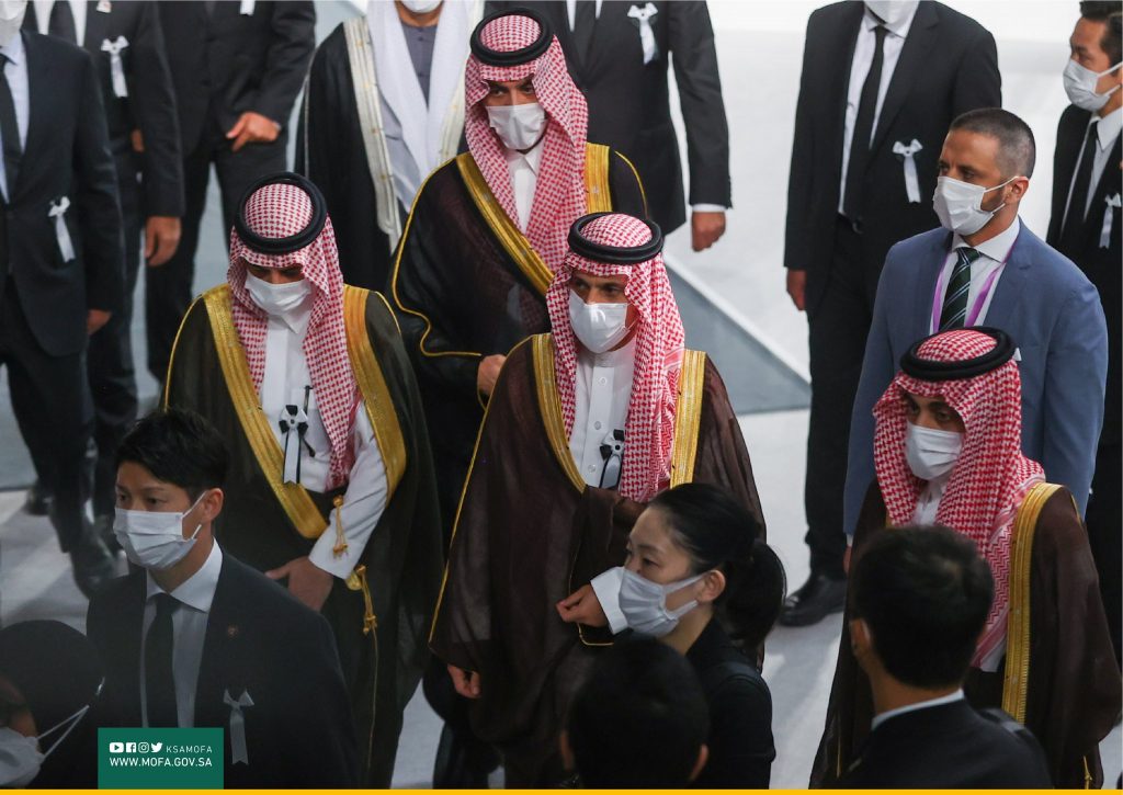 Prince Faisal conveyed the condolences of Saudi Crown Prince Mohammed bin Salman to Japanese Prime Minister KISHIDA Fumio. (Twitter/@KSAMOFA)