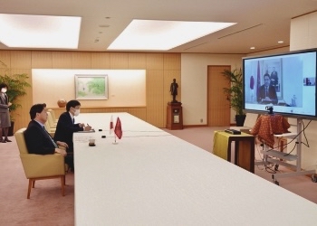 Japanese Foreign Minister HAYASHI Yoshimasa in a video conference with the Moroccan Foreign Minister Nasser Bourita. (MOFA)