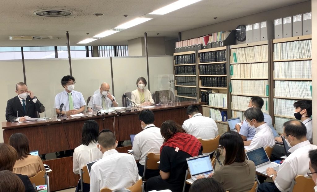 A second hearing took place in Tokyo District Court on Wednesday in the case of young people suffering from thyroid cancer. (ANJP)
