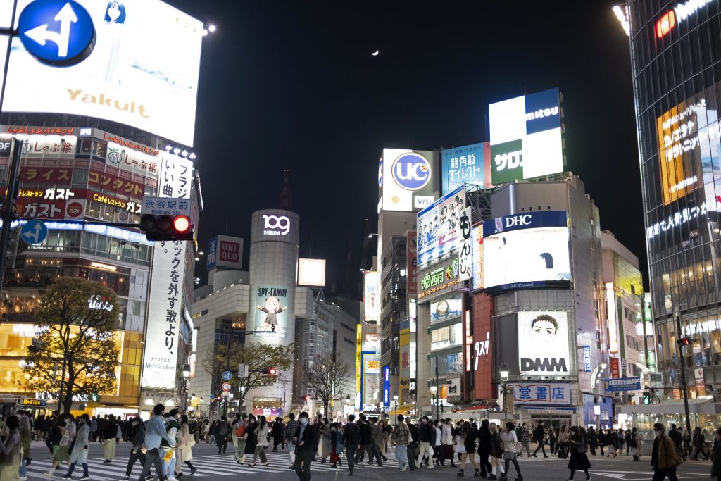 Tokyo's daily tally of new positive cases stood at 4,855, marking a week-on-week drop of some 3,100 and standing below 10,000 for the 10th consecutive day.