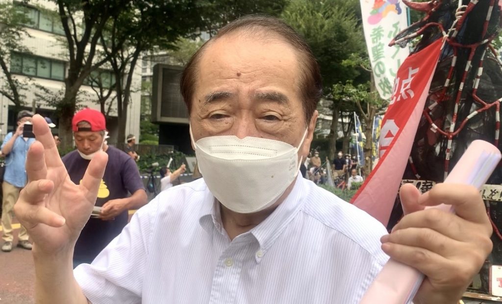 KAN Naoto, former prime minister of Japan during Fukushima nuclear crisis, speaks to Arab News Japan and to demonstrators. (ANJ/Pierre Boutier) 